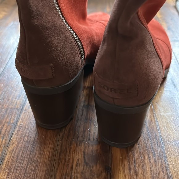 Sorel Cate Orange Suede Colorblock Booties - Picture 3 of 5